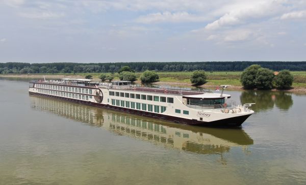 Ms Nestroy in Puszta