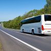 Reisebus auf Stra&szlig;e