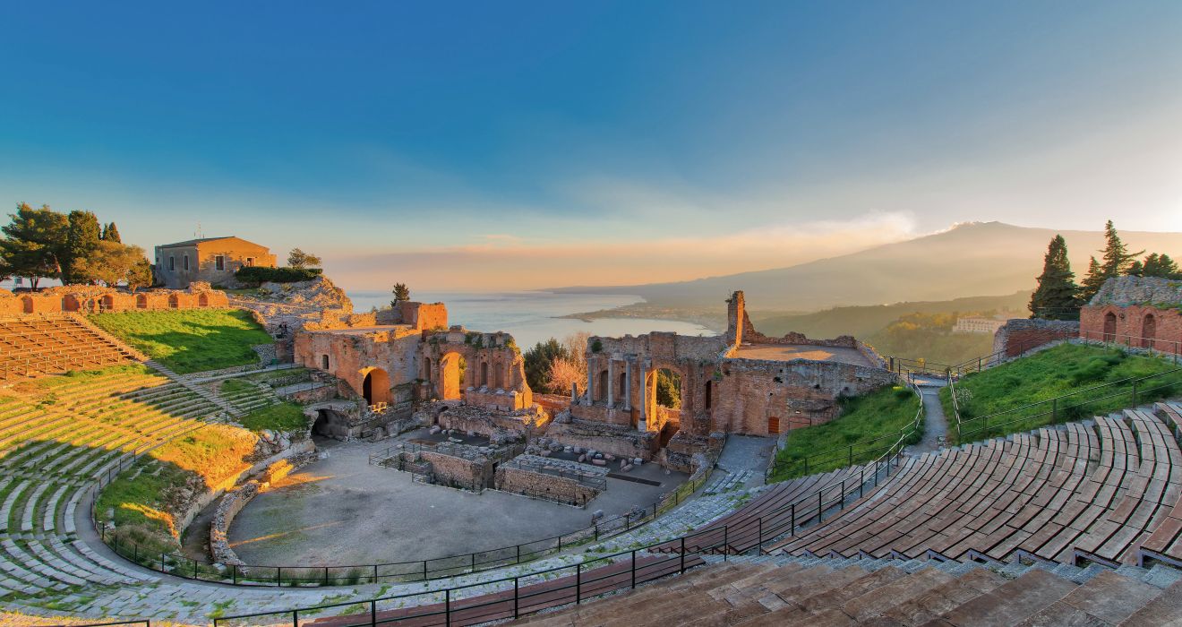 Taormina mit antikem Theater, Sizilien