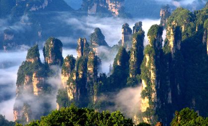 Tianzishan Felsen mit Wolken