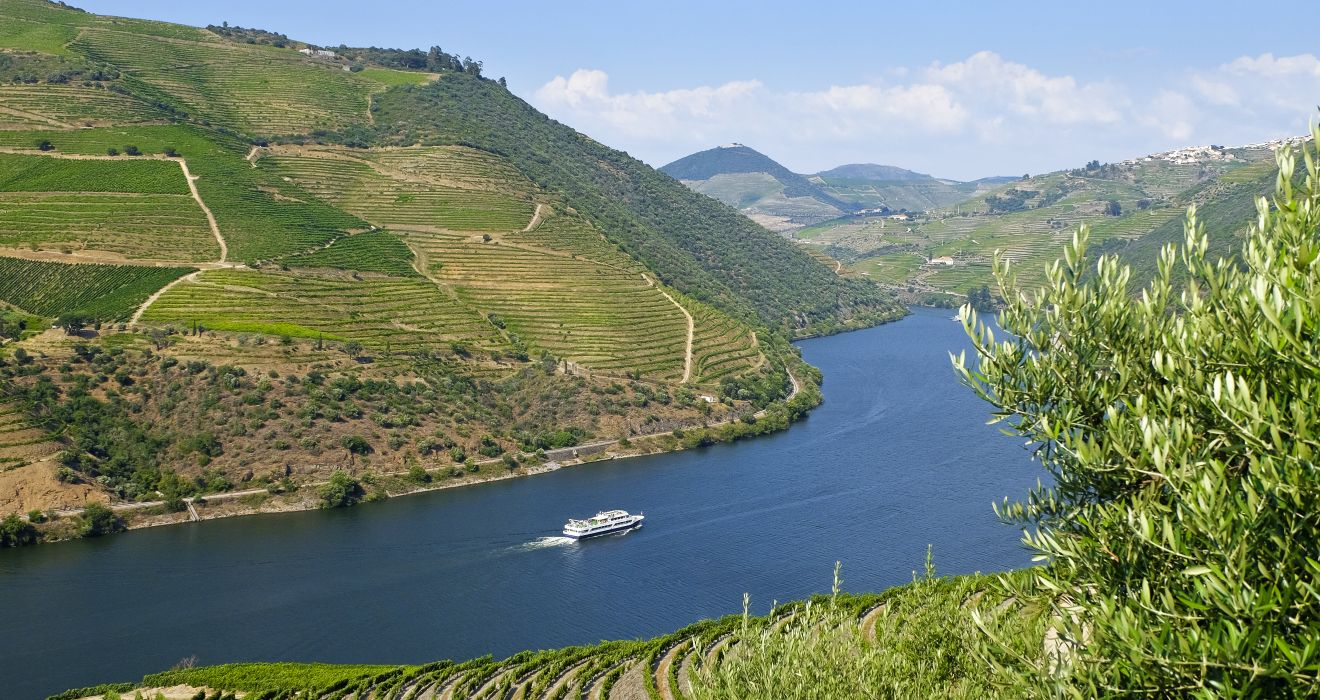 Blick auf den Rio Douro mit Schiff