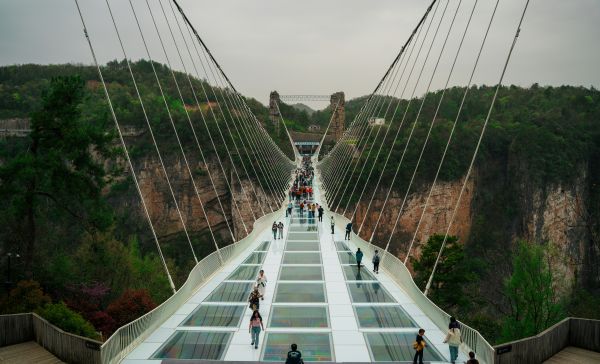 Zhangjiajie Nationalpark mit Glasbodenbr&uuml;cke